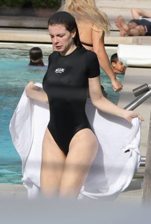 Julia Fox - In a swimsuit at the pool in Miami