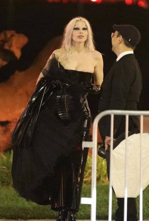 Julia Fox - Seen at Vanity Fair Oscars party in Beverly Hills