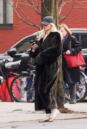 Julia Fox - Spotted on a Stroll in New York City