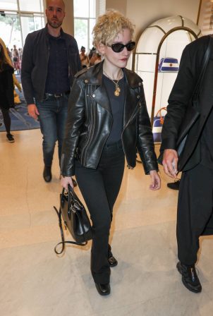 Julia Garner - Spotted at the Martinez hotel during Cannes Film Festival 2023