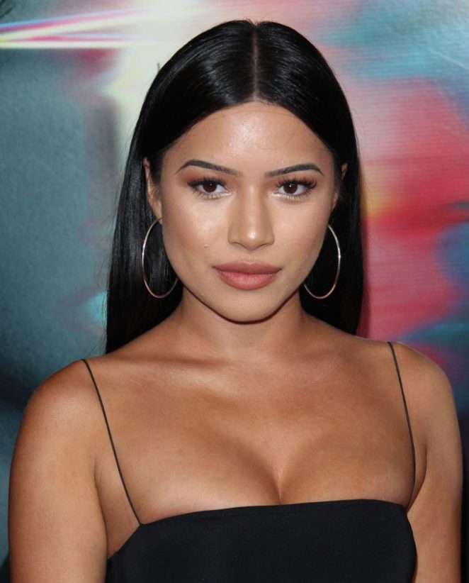 Julia Kelly – Flatliners Photocall in Los Angeles
