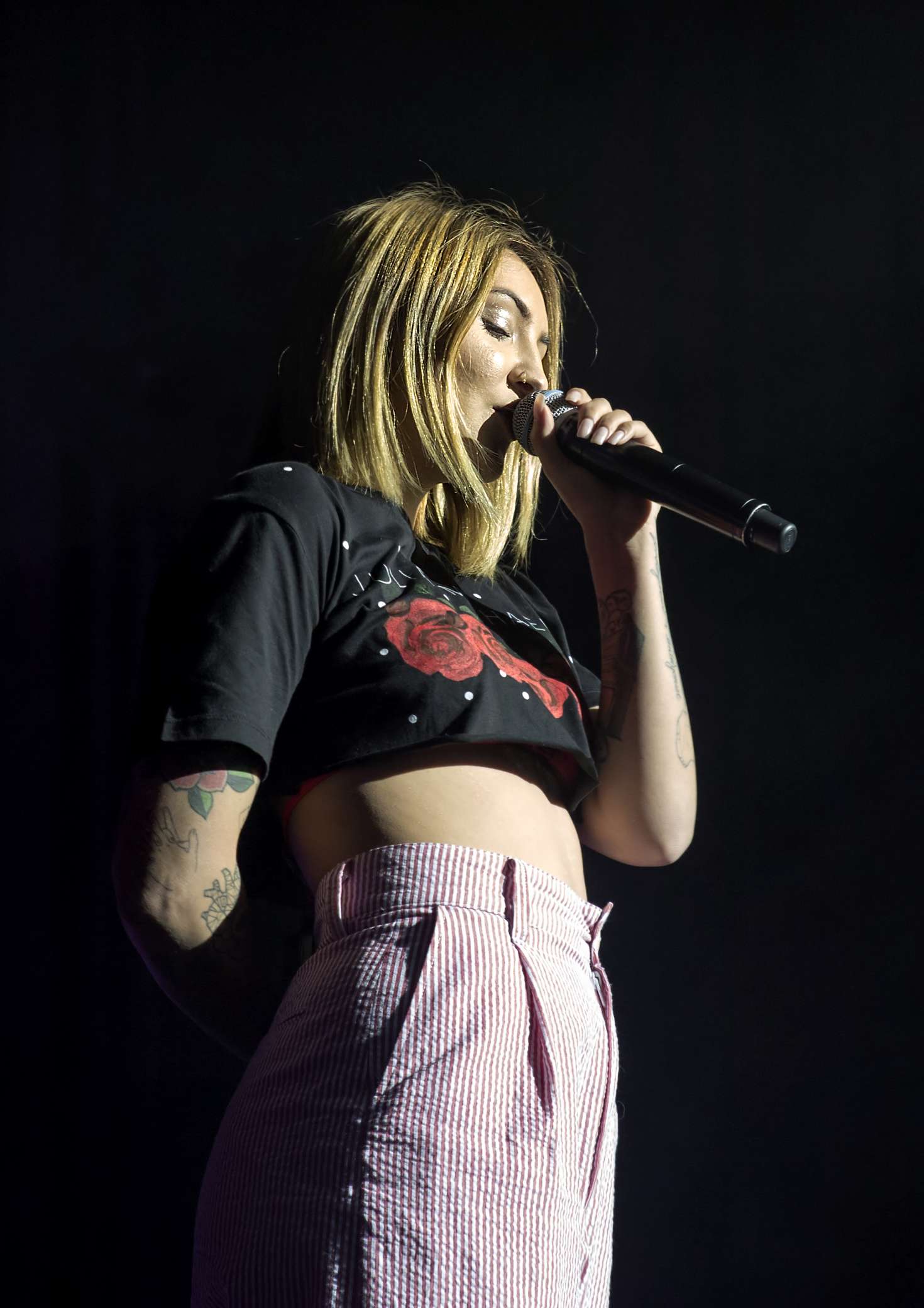 Julia Michaels – Performing at O2 Apollo in Manchester | GotCeleb