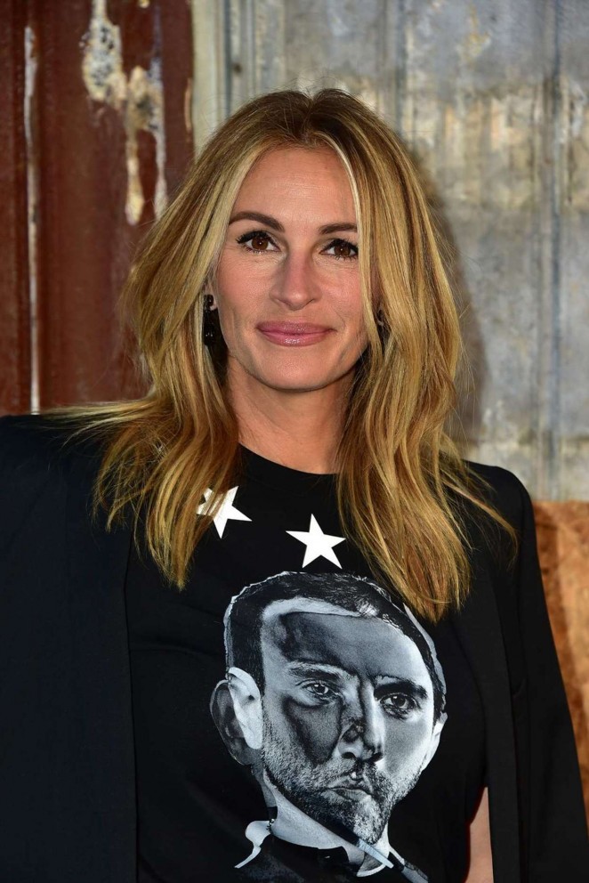 Julia Roberts - Givenchy Spring 2016 Fashion Show in NYC