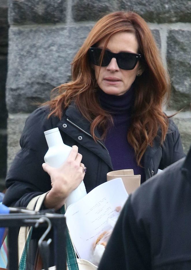 Julia Roberts - On the 'Ben is Back' set in New York City