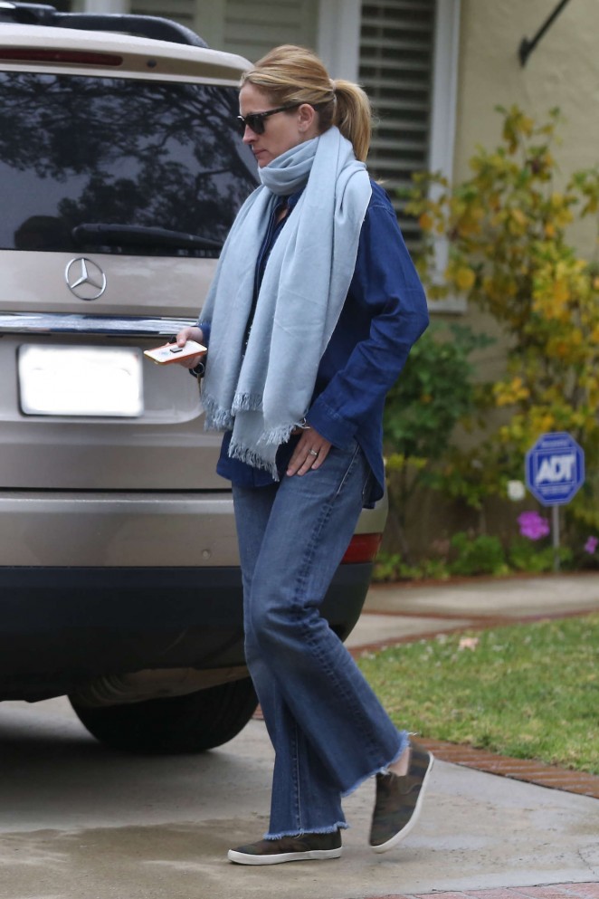 Julia Roberts - Out and about in LA