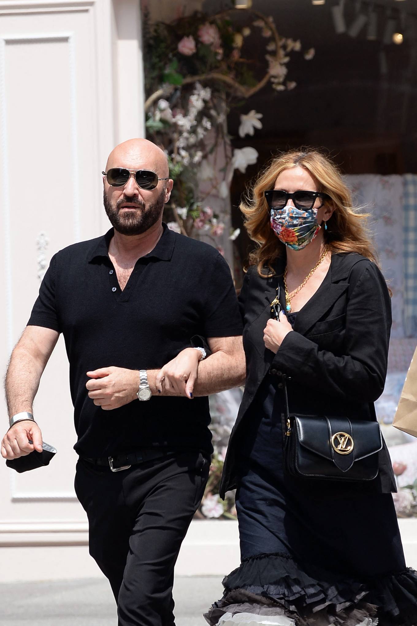 Julia Roberts 2021 : Julia Roberts – With hairstylist Serge Normant out for a stroll in New York-07