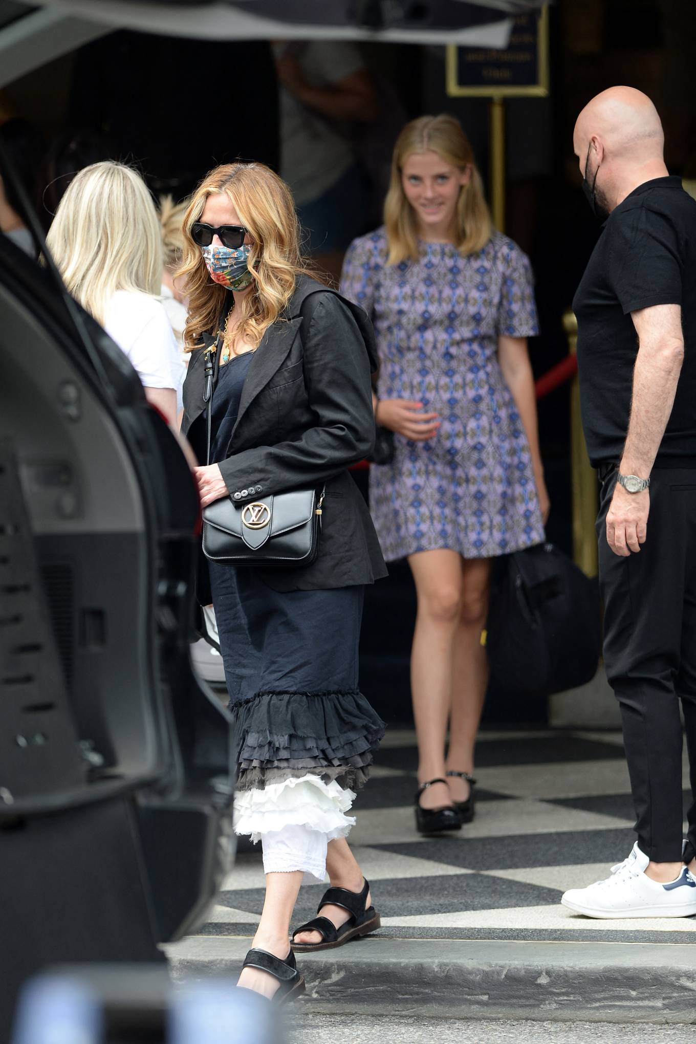 Julia Roberts 2021 : Julia Roberts – With hairstylist Serge Normant out for a stroll in New York-10