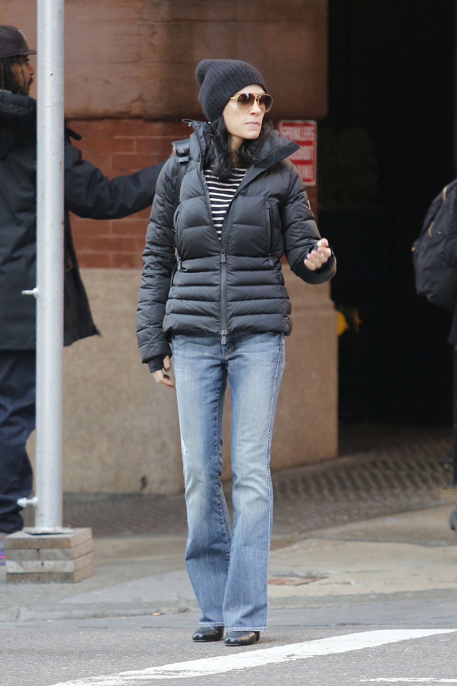 Julianna Margulies in jeans heads to the spa -04 | GotCeleb