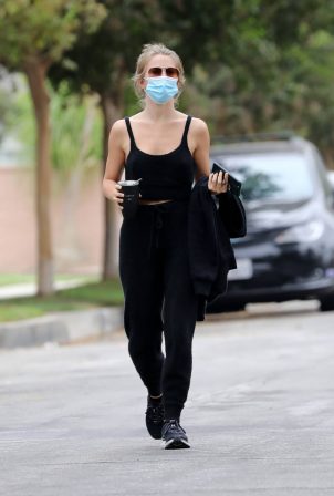 Julianne Hough - Seen heading to the gym