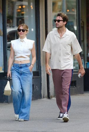 Julianne Hough - With her best friend Tyler Lain during a lunch in Manhattan
