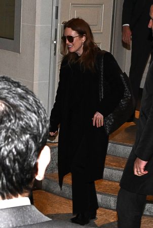 Julianne Moore - Arriving at Palazzo Parigi amidst events of Milan Fashion Week