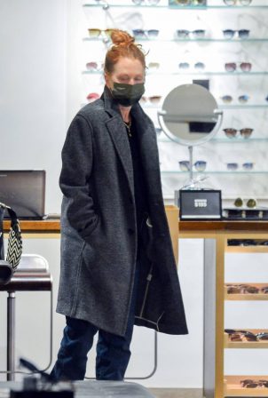 Julianne Moore - Eyeglass Shopping in New York City
