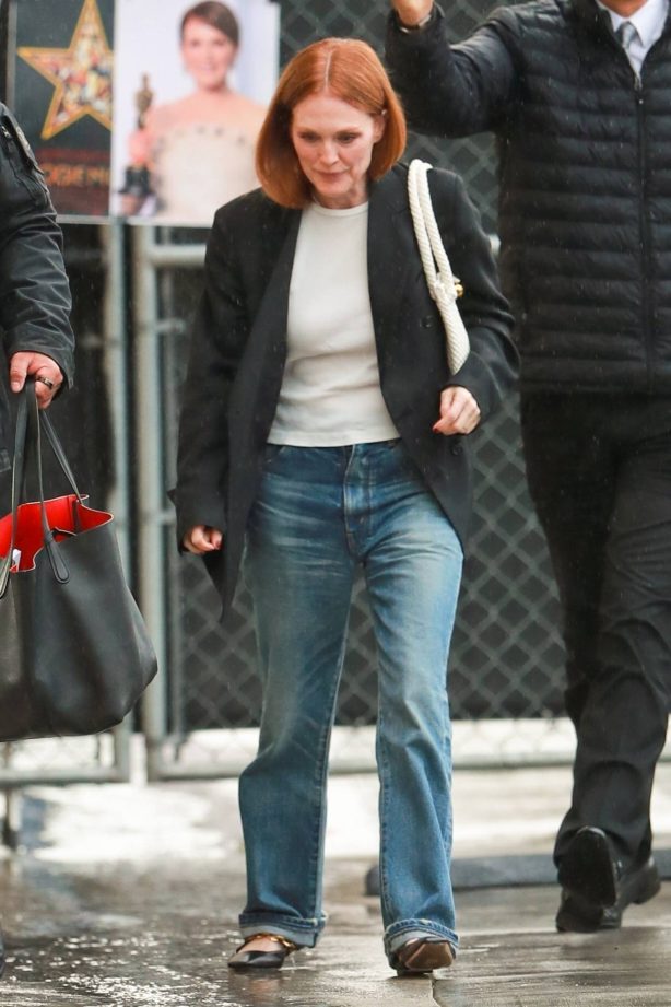 Julianne Moore - On her way to her appearance on Jimmy Kimmel Live in Hollywood