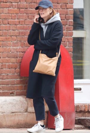 Julianne Moore - On the phone while out in Manhattan’s West Village Neighborhood