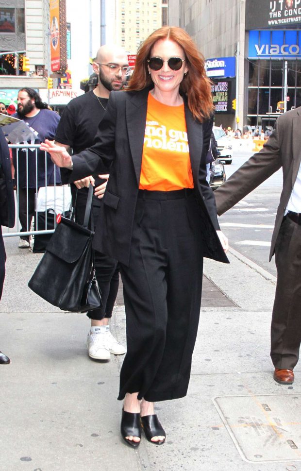 Julianne Moore - Out in New York City