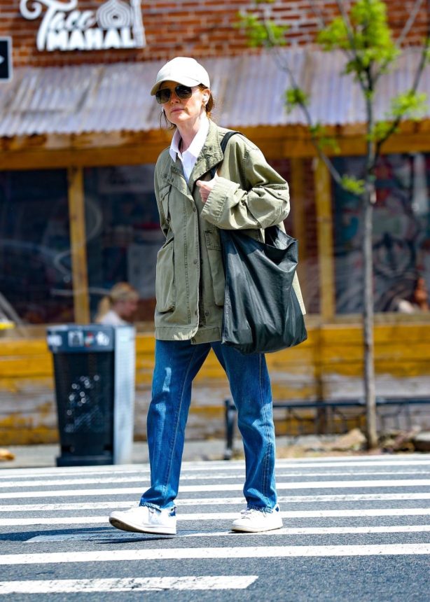 Julianne Moore - Out In New York