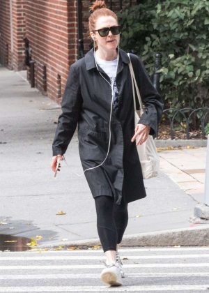 Julianne Moore - Seen at a Gym In New York