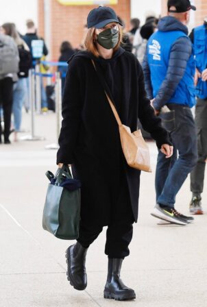 Julianne Moore - Spotted at the Marco Polo international airport in Venice