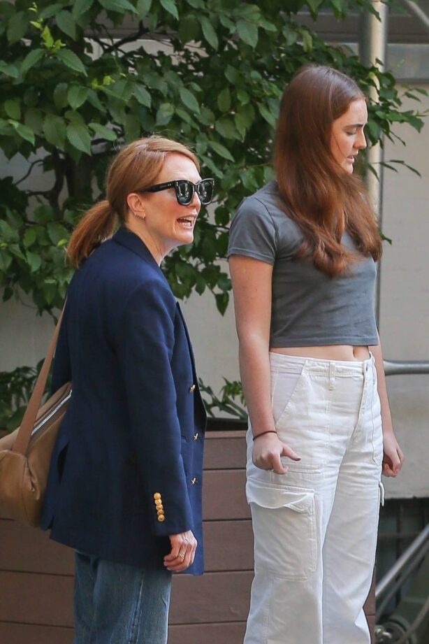 Julianne Moore - Steps out with her daughter Liv and her husband Bart Freundlich in New York