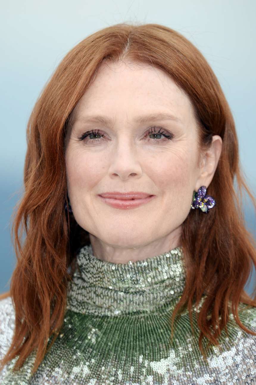 Julianne Moore â€“ â€˜The Staggering Girlâ€™ Photocall at 2019 Cannes Film Festival