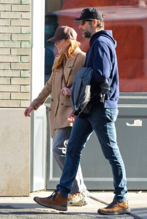 Julianne Moore - With husband Bart Freundlich in downtown New York City