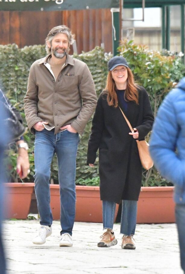 Julianne Moore - With husband Bart Freundlich steps out in Venice