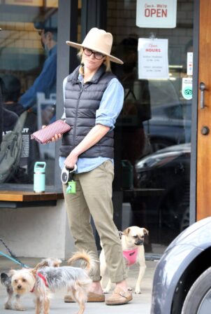 Julie Bowen - Is spotted at McConnell's ice cream in Los Angeles