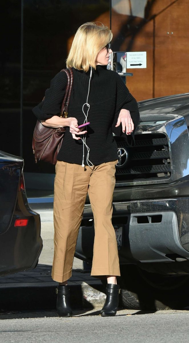 Julie Bowen - Out and about in Los Angeles