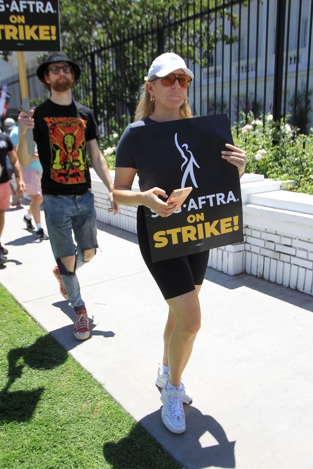 June Diane Raphael - Been at the SAG-AFTRA Strike in Hollywood