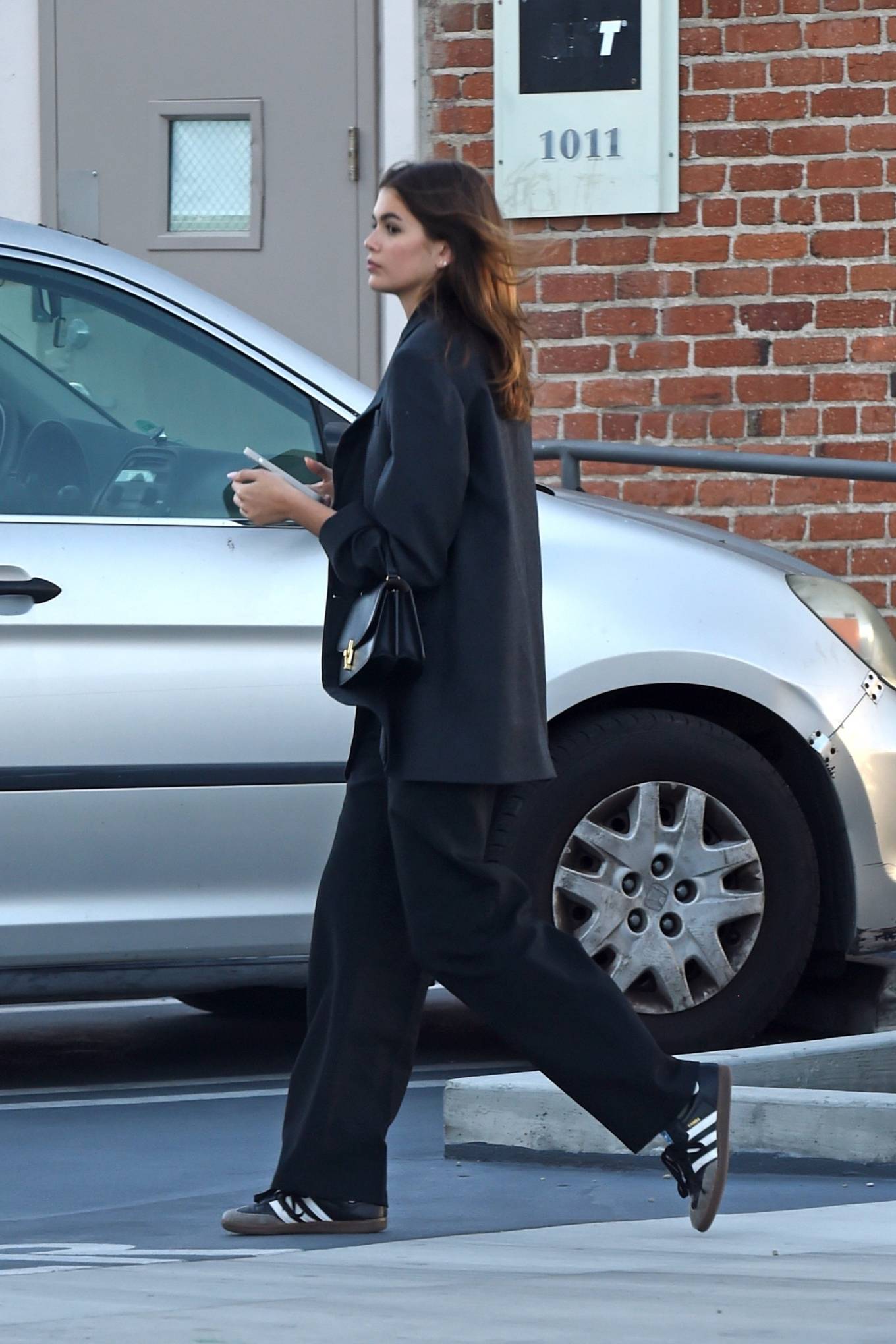 Kaia Gerber 2023 : Kaia Gerber – Busy on her phone while leaving a studio in Los Angeles-04