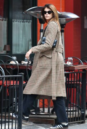 Kaia Gerber - Debuts a new hairstyle while out in New York