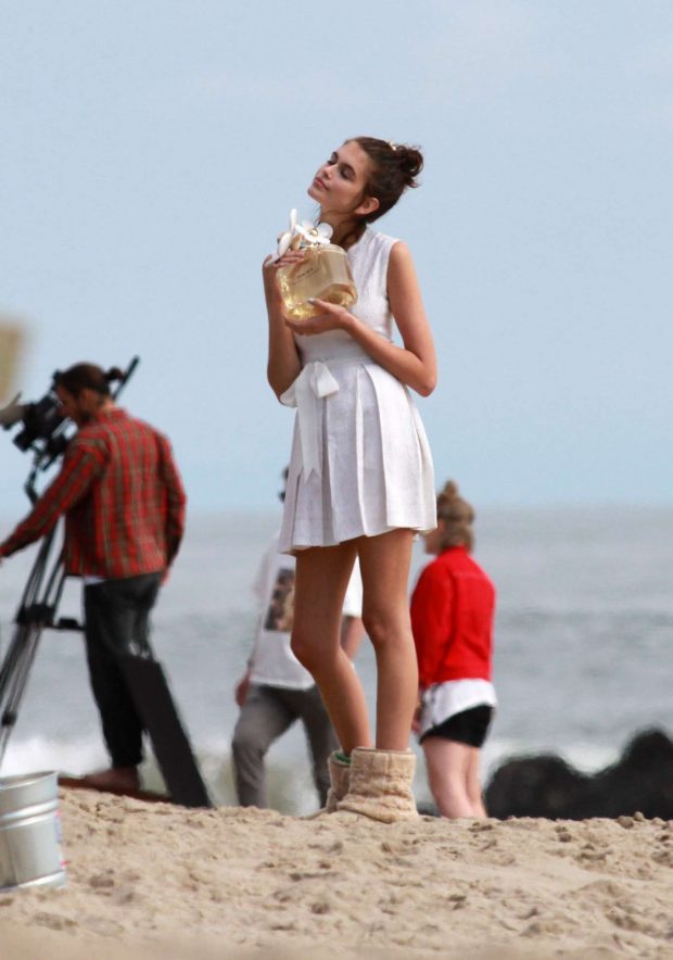 Kaia Gerber - Filming a new add campaign for Marc Jacobs daisy perfume in Malibu