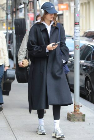 Kaia Gerber - Keeps a low profile while strolling the busy streets of Soho - New York