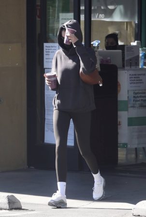 Kaia Gerber - Leaves smoothie shop after workout