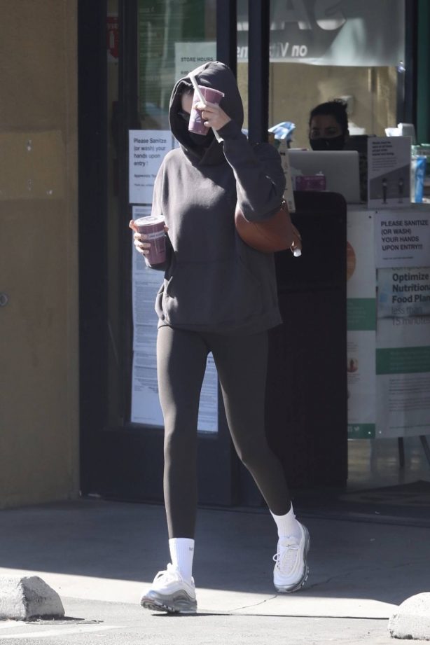 Kaia Gerber - Leaves smoothie shop after workout