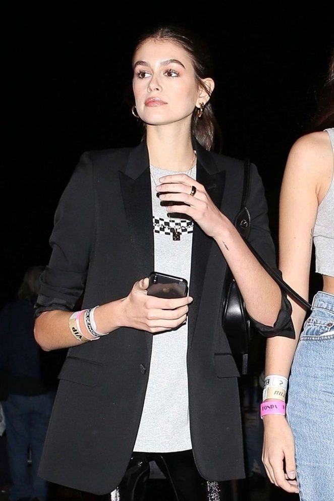 Kaia Gerber - Night out with friends in Los Feliz