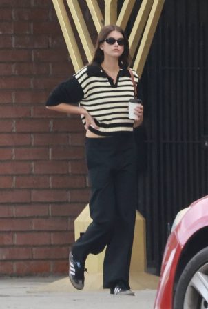 Kaia Gerber - Spotted during a stroll in Los Feliz