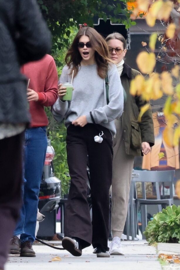 Kaia Gerber - Stopping for a healthy juice at Maru with Travis Jackson in Los Feliz
