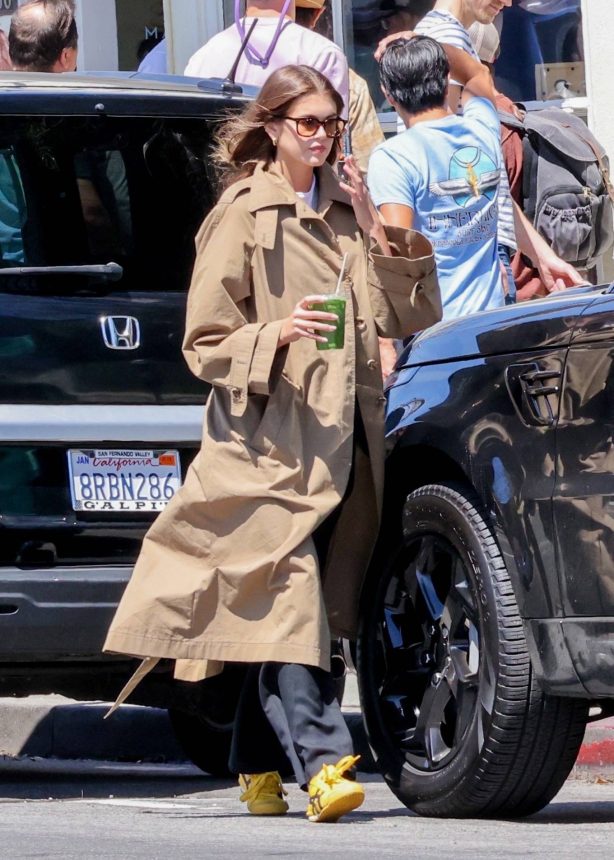 Kaia Gerber - Stopping to get a green juice smoothie in Los Feliz