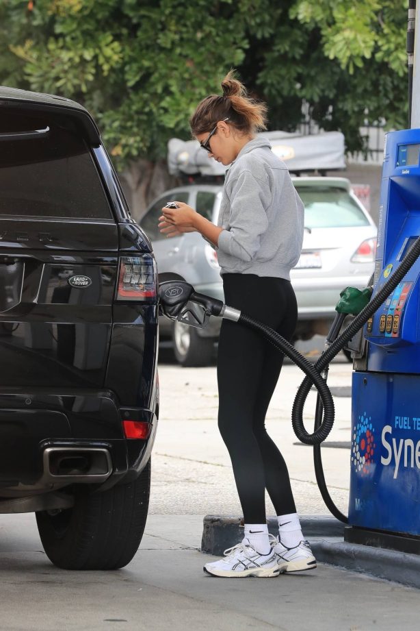 Kaia Gerber - Stops at a gas station in Los Angeles