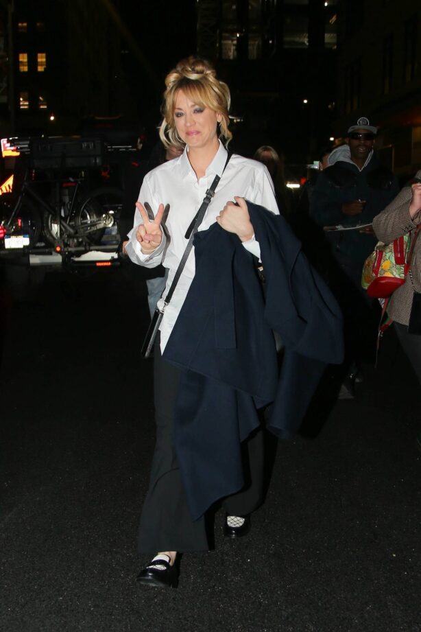Kaley Cuoco - Arrives back at her hotel in New York