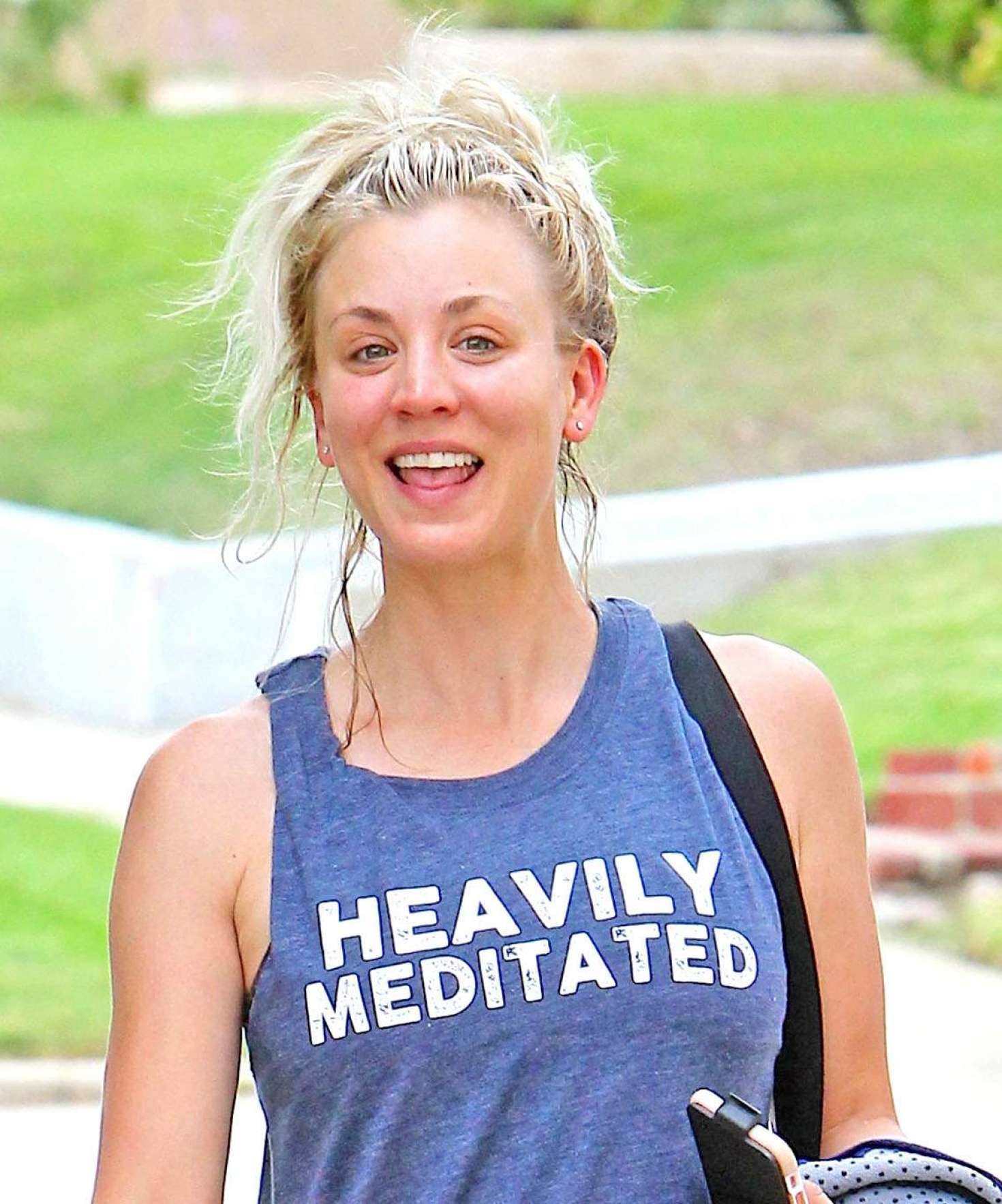 Kaley Cuoco 2017 : Kaley Cuoco Leaving Workout in Studio City -17. 