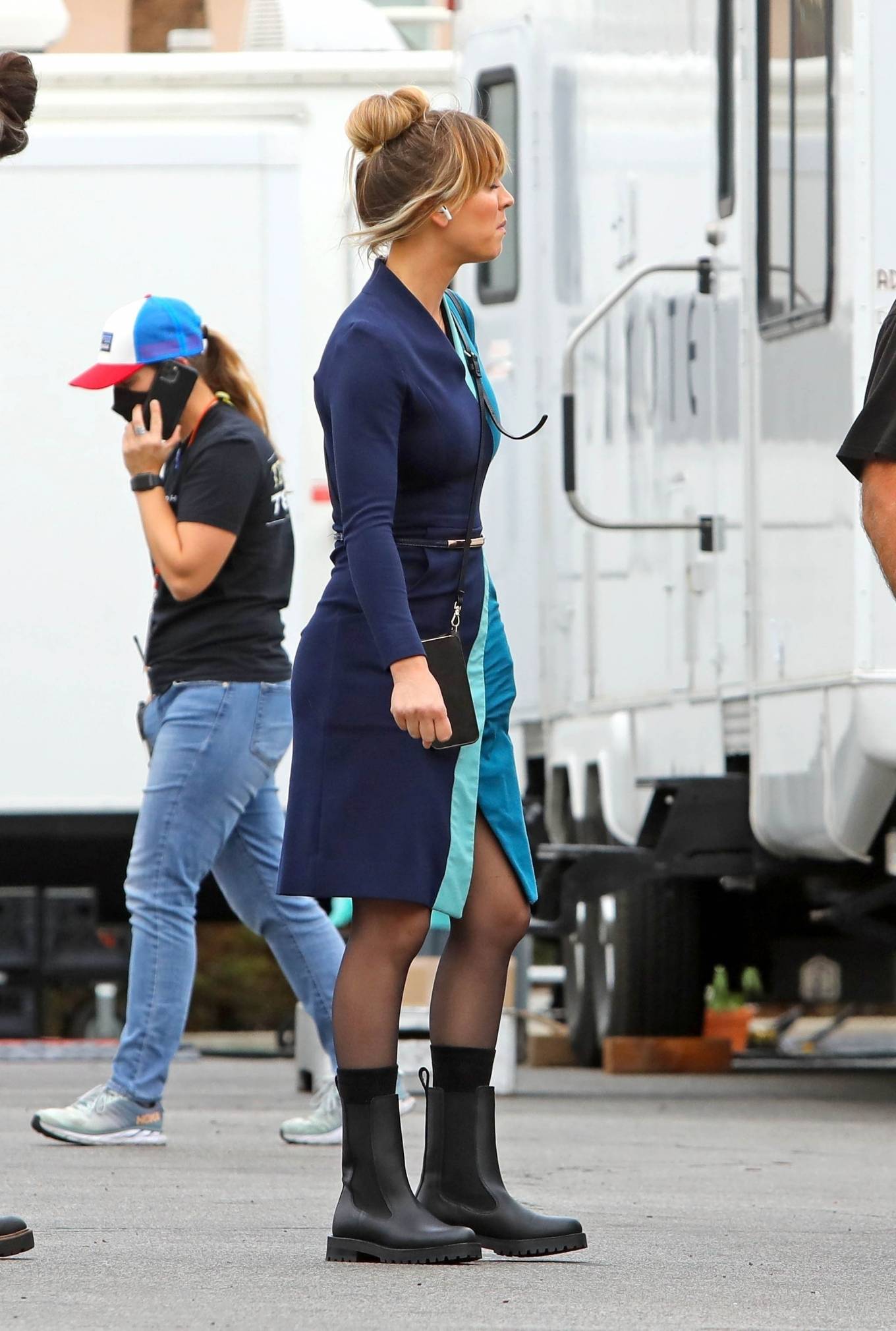 Kaley Cuoco 2021 : Kaley Cuoco – On a break from shooting scenes on the set of The Flight Attendant in Los Angeles-10