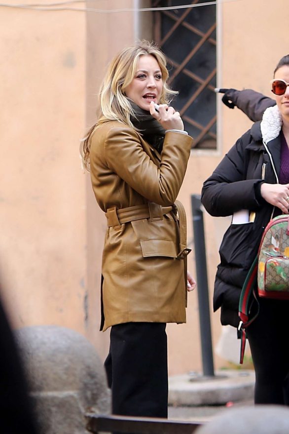 Kaley Cuoco - On set of the new TV drama series 'The Flight Attendant' in Rome