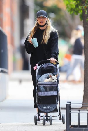 Kaley Cuoco - Out for a stroll with her dog in NYC
