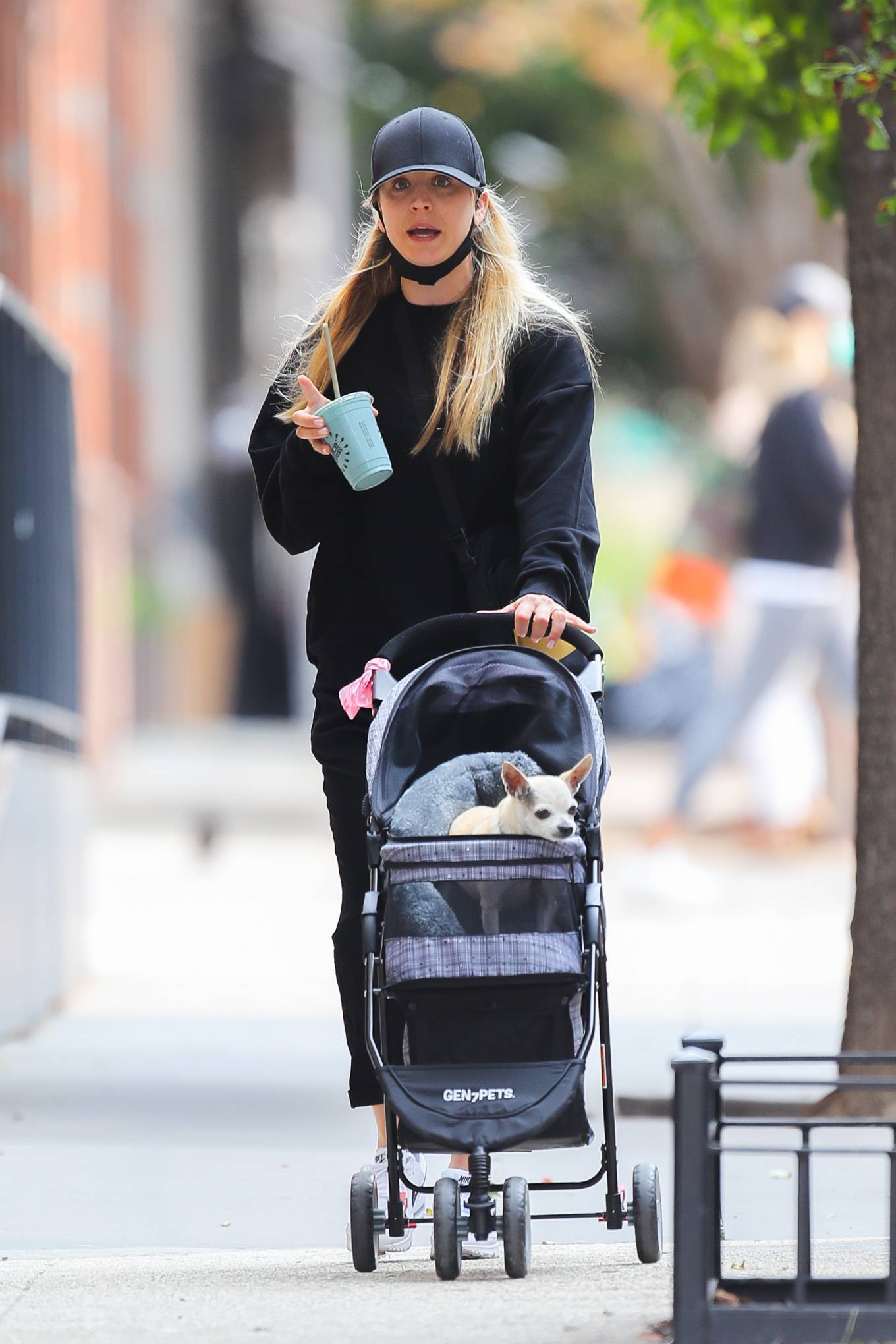 Kaley Cuoco - Out for a stroll with her dog in NYC