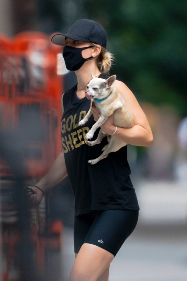 Kaley Cuoco - Seen Out in New York