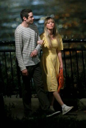 Kaley Cuoco - With Pete Davidson filming a night scene for 'Meet Cute' in Queens