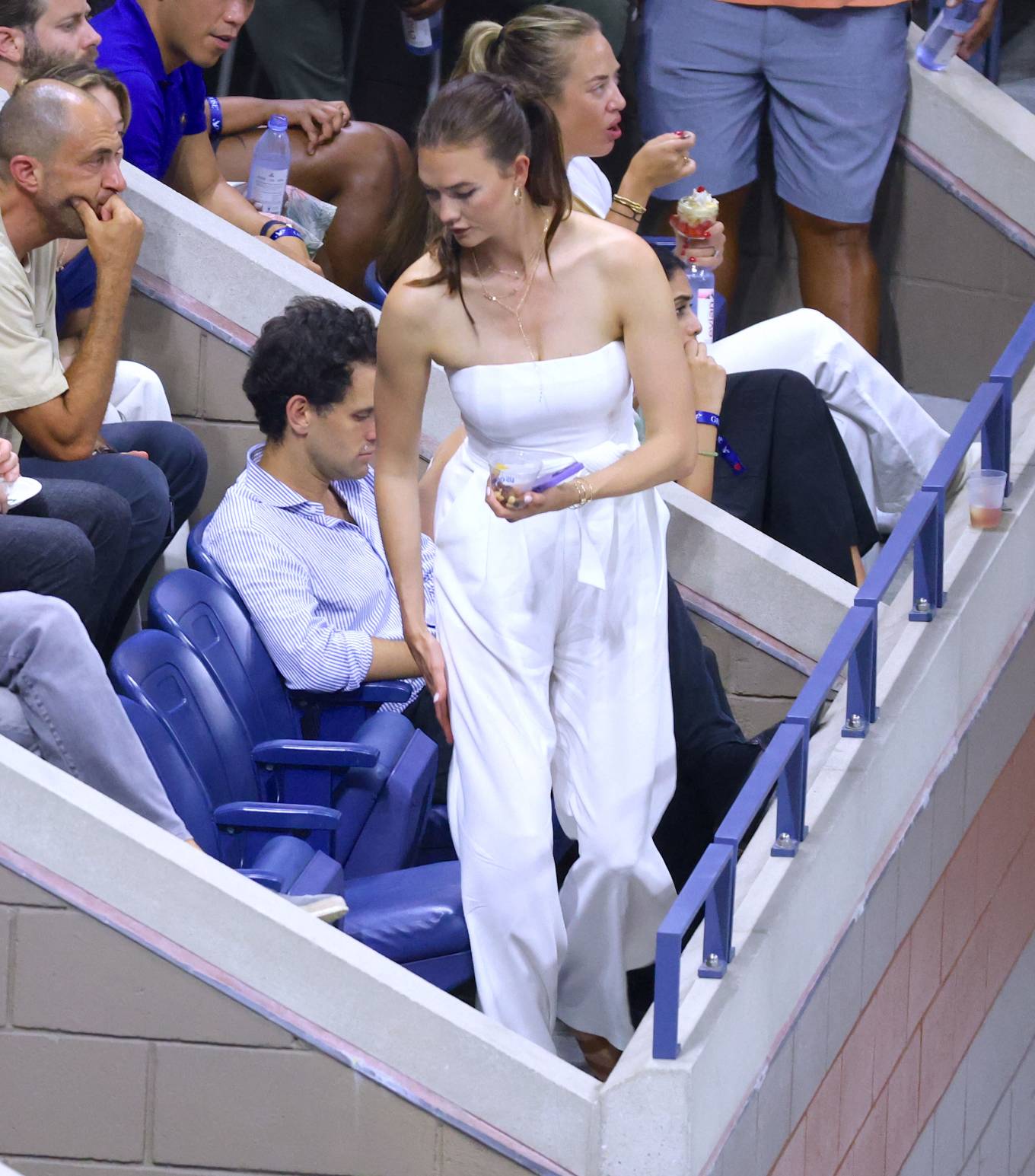 Karlie Kloss 2023 : Karlie Kloss – Along with her husband Joshua Kushner attends The US Open in New York-04