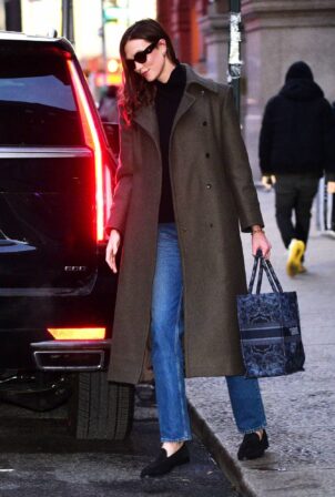 Karlie Kloss - Exits her New York apartment dressed in a trench coat and denim